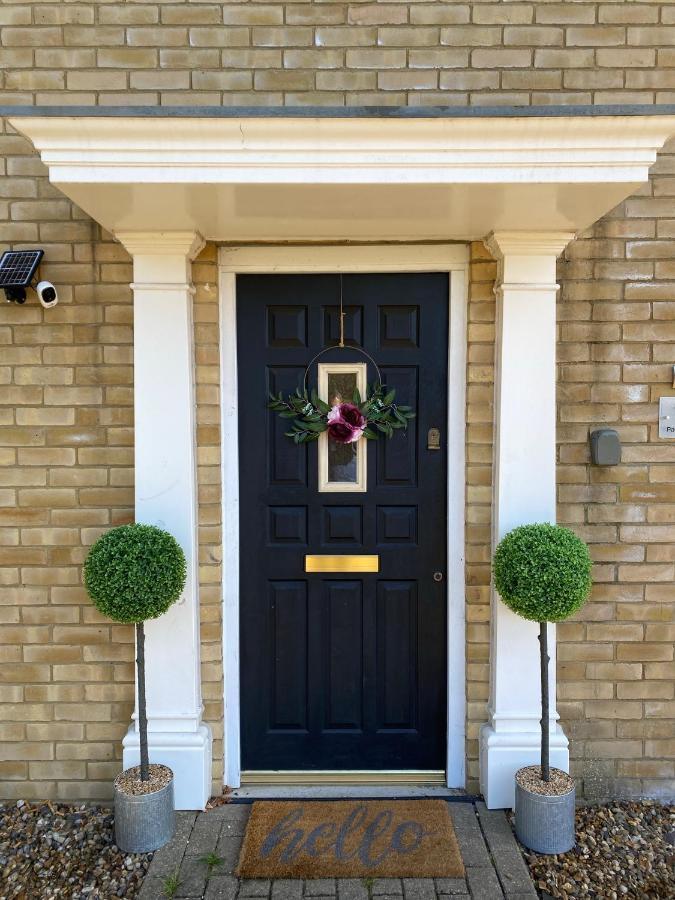 Modern Spacious Flat In Ipswich - Sleeps 6 - Parking Apartment *